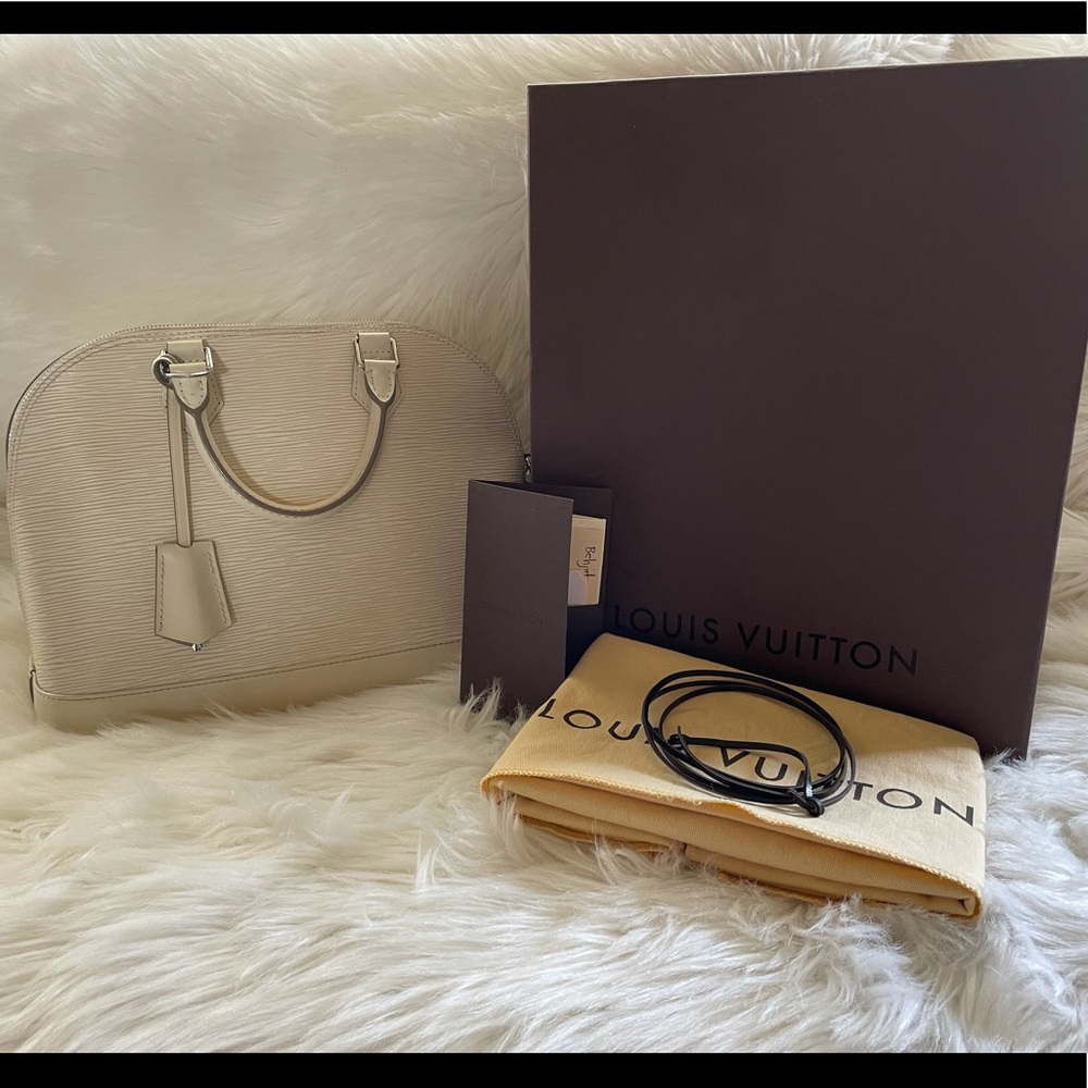 Louis Vuitton Alma Handbag in Cream